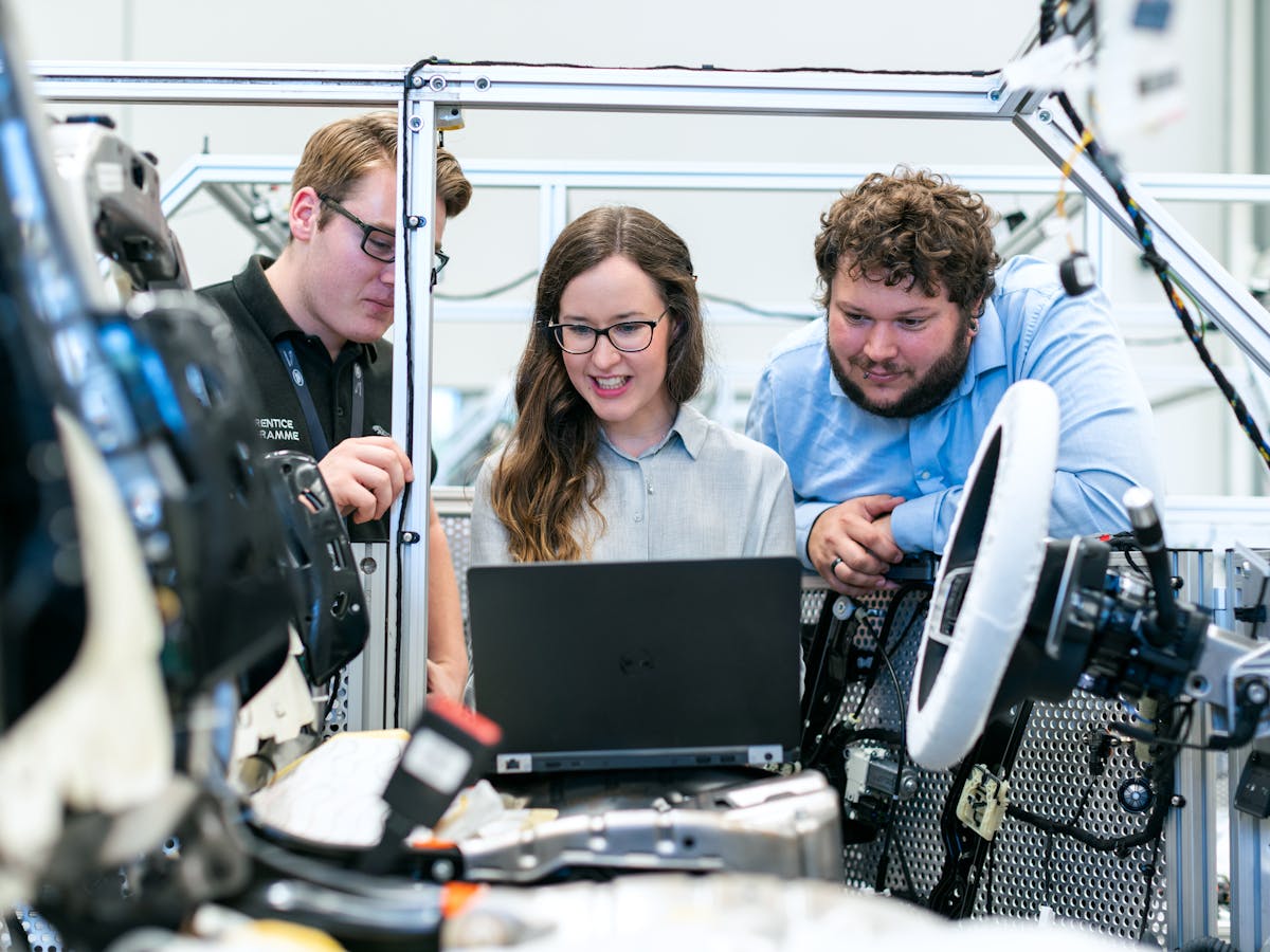 Samo Sales Services – Expert Engineering Team at Work